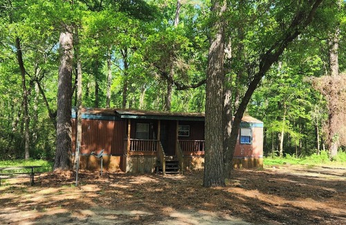 Coushatta Cabina | Pet friendly Lake View Cabin Rental near Coushatta, LA!