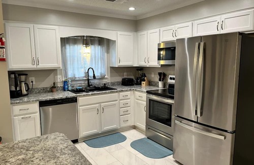 Cordova Casa | Luxury 5-Bedroom Retreat with Private Pool - Upscale Getaway with King Beds.