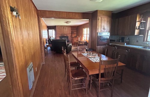 Beechgrove Casa | Papaw's Place and Creekside Bungalow are on the same Heritage Farm.