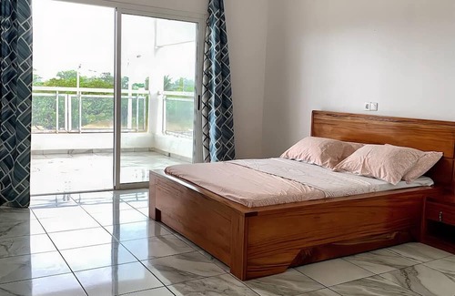Assinie Cama Y Desayuno | Kimberly room: idyllic setting with breakfast