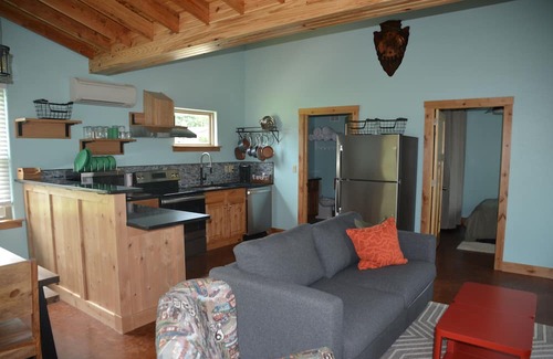 Moodys Cabina | Tiny House on the Lake in Salina, Oklahoma