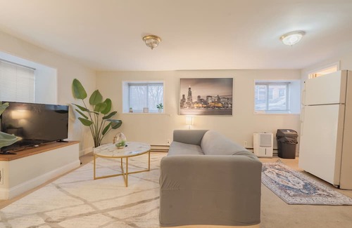 Lakewood-Balmoral Apartamento | Prime Location: Cozy 1BR Near Dining & Shops