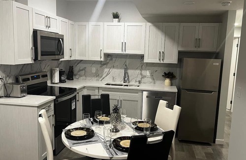 Southeast Calgary Apartamento | New beautiful legal basement suite in seton