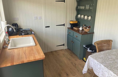 Inishmacatreer Cabina | Lakeside Cabin with private lakeshore access.