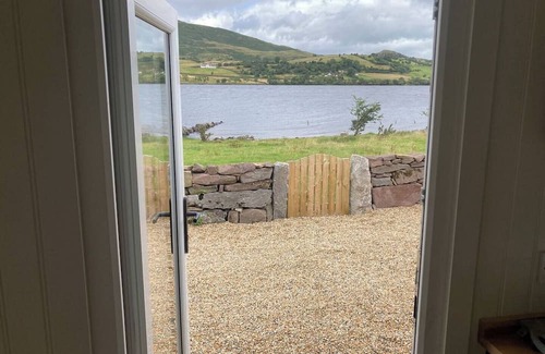 Inishmacatreer Cabina | Lakeside Cabin with private lakeshore access.