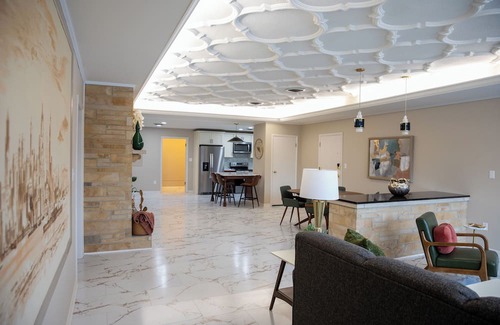 Terre Haute Apartamento | Charming 2-bedroom apartment close to Universities in downtown Terre Haute.