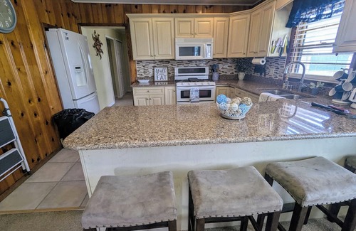 Bass Lake Casa | Cozy LakeView Cottage with a Touch of Modern Flair!