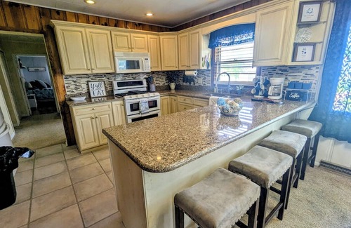 Bass Lake Casa | Cozy LakeView Cottage with a Touch of Modern Flair!