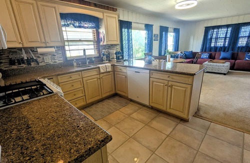 Bass Lake Casa | Cozy LakeView Cottage with a Touch of Modern Flair!