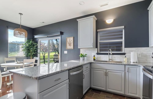 Camdenton Cabaña | Charming cottage overlooking the 15th fairway at Old Kinderhook Golf Course!