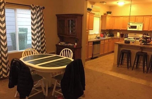 East Olympia Casa | Perfectly located 3-bedroom Townhome with WiFi in Lacey
