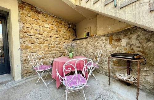 Vallon-Pont-d'Arc Apartamento | Charming new T2 apartment 2 minutes walk from the village center