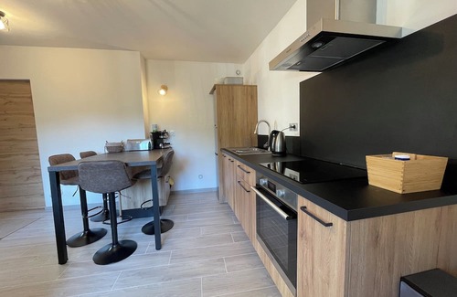 Vallon-Pont-d'Arc Apartamento | Charming new T2 apartment 2 minutes walk from the village center