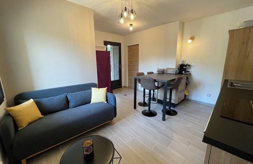 Vallon-Pont-d'Arc Apartamento | Charming new T2 apartment 2 minutes walk from the village center