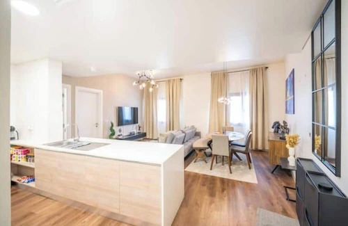 Dubai Production City Condominio | 1BHK Luxury Serviced Apartment - Al Andalus JGE