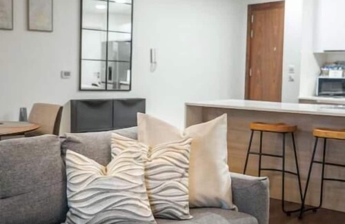 Dubai Production City Condominio | 1BHK Luxury Serviced Apartment - Al Andalus JGE