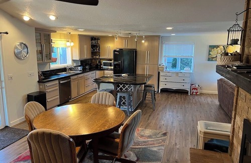 West Salem Casa | Spacious 4BR home w/ hot tub near Salem wineries & family fun!