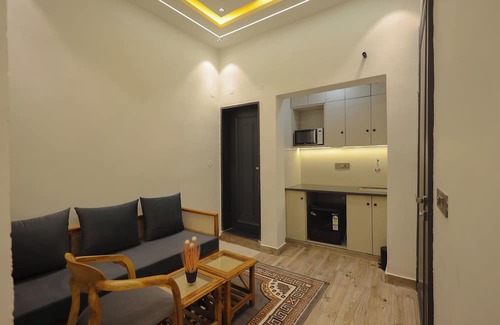 Mathura Casa | Spacious building in charming Mathura with WiFi, AC
