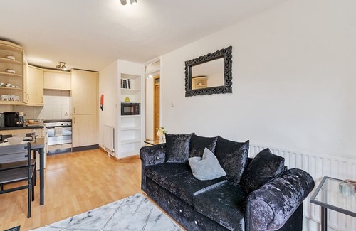 Weybridge Apartamento | Cosy 1Bed Weybridge Ideal for 2! | Pass the Keys