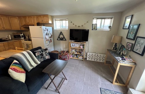 Highland Park Apartamento | Fabulous locale for light-filled mountainside apartment in charming Boulder.