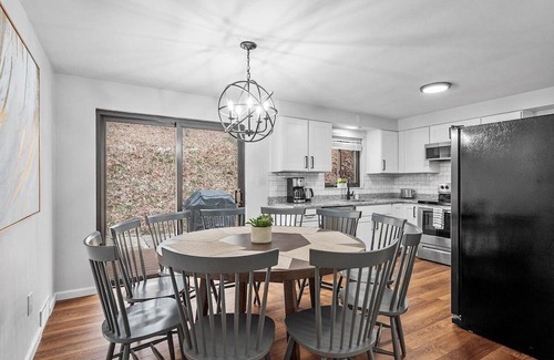 Wexford Casa | Stylish & Accessible 6Bd Home in Wexford/Pittsburg