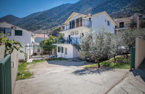 Kotor Municipality Apartamento | Charming Seaside Escape in Kotor - One Bedroom Apartment with Garden 3