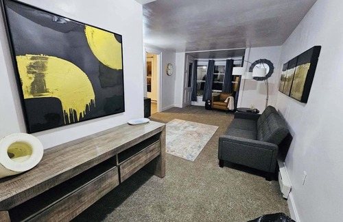 Wellsville Apartamento | Modern 1-Bedroom Apartment with walkout deck
