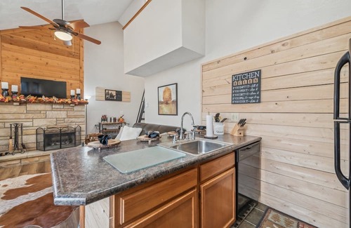 Hidden Valley Condominio | Cozy 2-bedroom condo in lovely Hidden Valley with WiFi