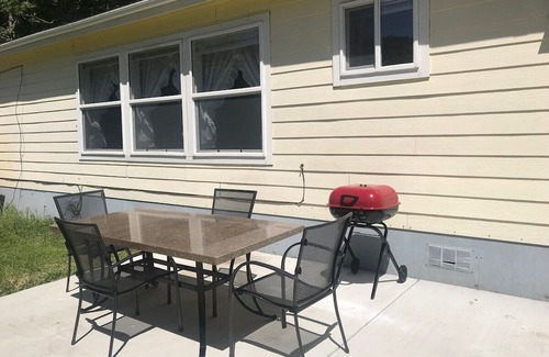 Crawfordsville Cabaña | Guest House on the Ranch