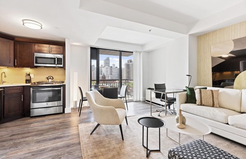 Upper East Side Apartamento | Luxury Two Bed With Private Balcony on the UES