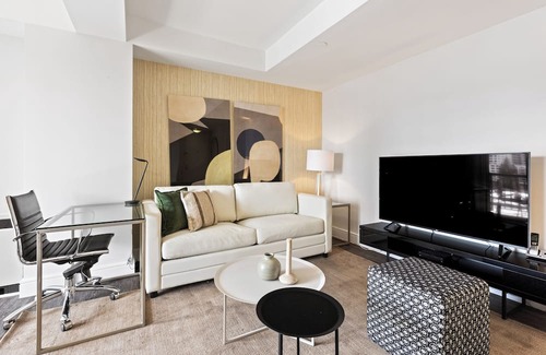 Upper East Side Apartamento | Luxury Two Bed With Private Balcony on the UES