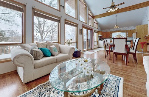 Katrine Casa | Charming lakefront cottage on Little Doe Lake in Muskoka