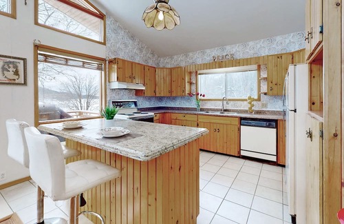 Katrine Casa | Charming lakefront cottage on Little Doe Lake in Muskoka