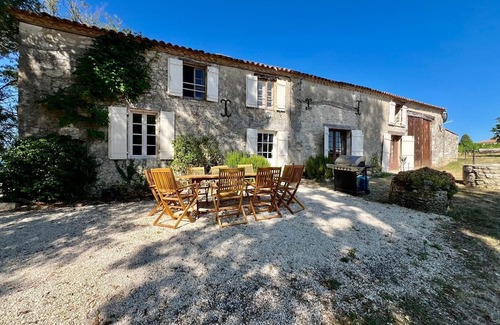Gageac-et-Rouillac Chalet De Esquí | Large house with pool sleeping up to 10 people in Gageac.