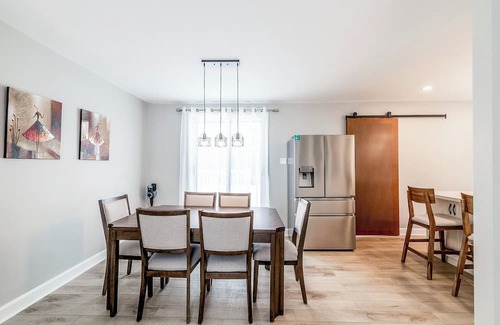 Greenfield Park Casa | Comfy/New 3 BDR house near DT,Hospital,2 parking