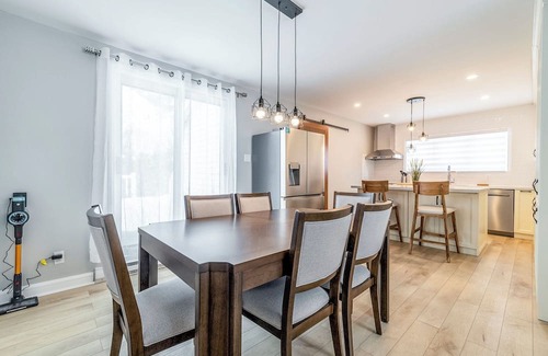 Greenfield Park Casa | Comfy/New 3 BDR house near DT,Hospital,2 parking