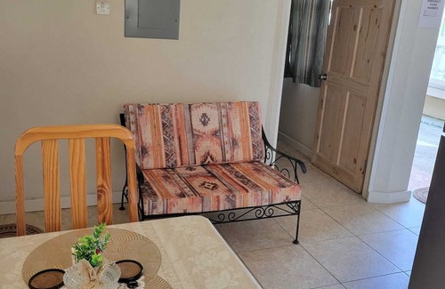 Little Battaleys Apartamento | Nice 1-bedroom apartment in St Peter with WiFi