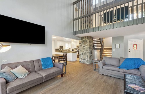 Enumclaw Casa | Spacious 4-bedroom house, Enumclaw near Mt Rainier Nat'l Park in natural setting