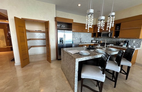 Zona sur Complejo | Garza Blanca Resort Panoramic 2 Bedroom Suite in charming Puerto Vallarta