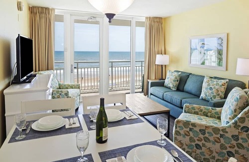 Elrod Estates Complejo | Ormond Beach oceanfront view! 2-bedroom resort w/ huge pool deck on the beach!