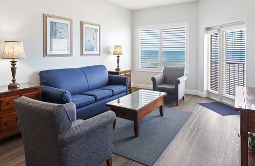 Elrod Estates Complejo | Ormond Beach oceanfront view! 2-bedroom resort w/ huge pool deck on the beach!