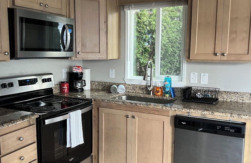 Moses Lake Casa | Charming bungalow on legacy golf coarse next to potholes reservoir.