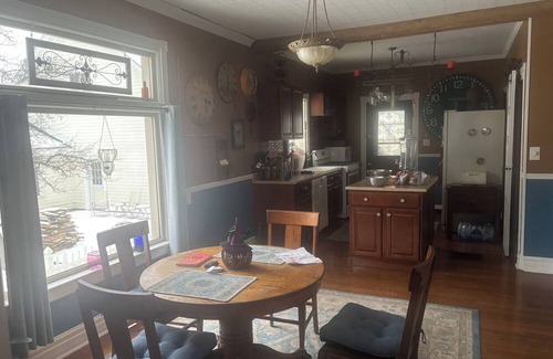 Algonac Casa | Lovely 2-bedroom Victorian home with AC in Algonac. Near shopping and the river