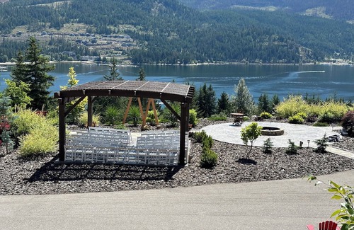 Sicamous Casa | Luxury home in Sicamous, overlooking Mara lake in the Shuswap