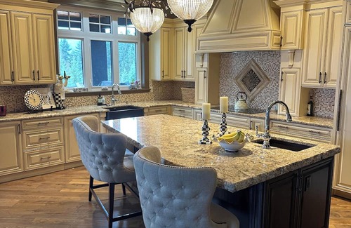 Sicamous Casa | Luxury home in Sicamous, overlooking Mara lake in the Shuswap