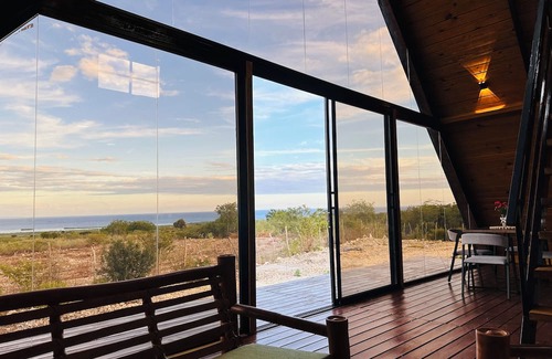 Azua Cabina | Alpine Cabin with Stunning Ocean View