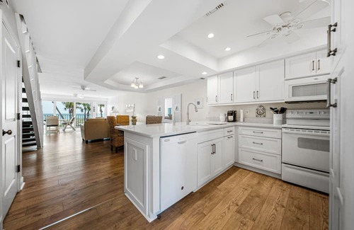 Boca Grande Casa | Sundown 11 - 2 bed / 2.5 Bath - Beachfront - Community Pool - Large Living Area!