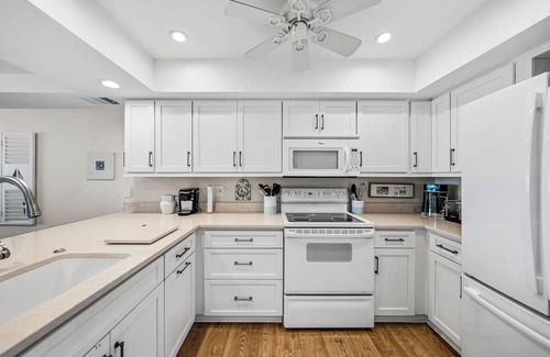 Boca Grande Casa | Sundown 11 - 2 bed / 2.5 Bath - Beachfront - Community Pool - Large Living Area!