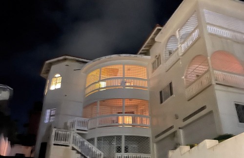 Montego Bay Villa | Skyline Suites Villa and Spa / 15 min from airport