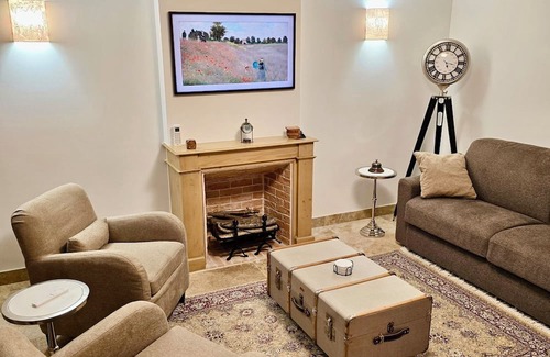 Allainville Cabaña | Farmhouse cottage with private jacuzzi